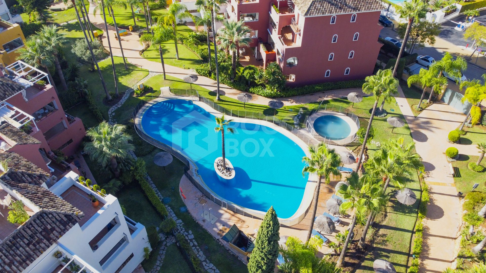 Elegant two bedroom, south-west facing apartment in the gated community El Infantado on Marbella’s Golden Mile