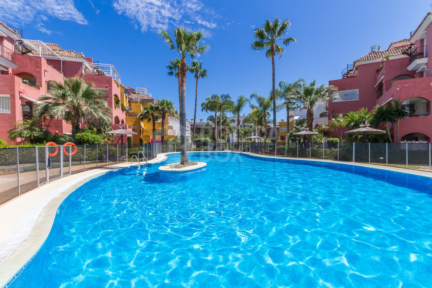 Elegant two bedroom, south-west facing apartment in the gated community El Infantado on Marbella’s Golden Mile