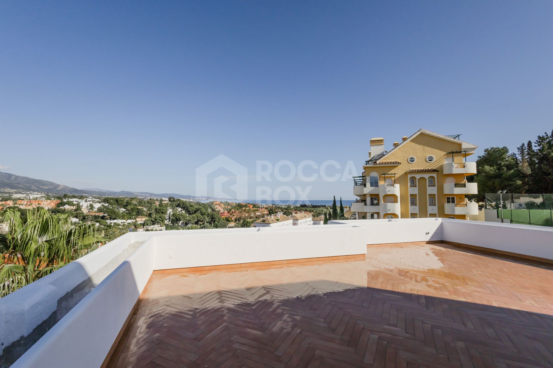 Beautifully reformed two bedroom apartment in the gated community of Jardines de Andalucía, Nueva Andalucia with sea views