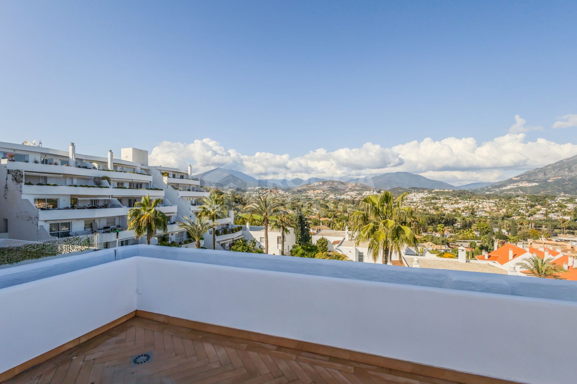 Beautifully reformed two bedroom apartment in the gated community of Jardines de Andalucía, Nueva Andalucia with sea views