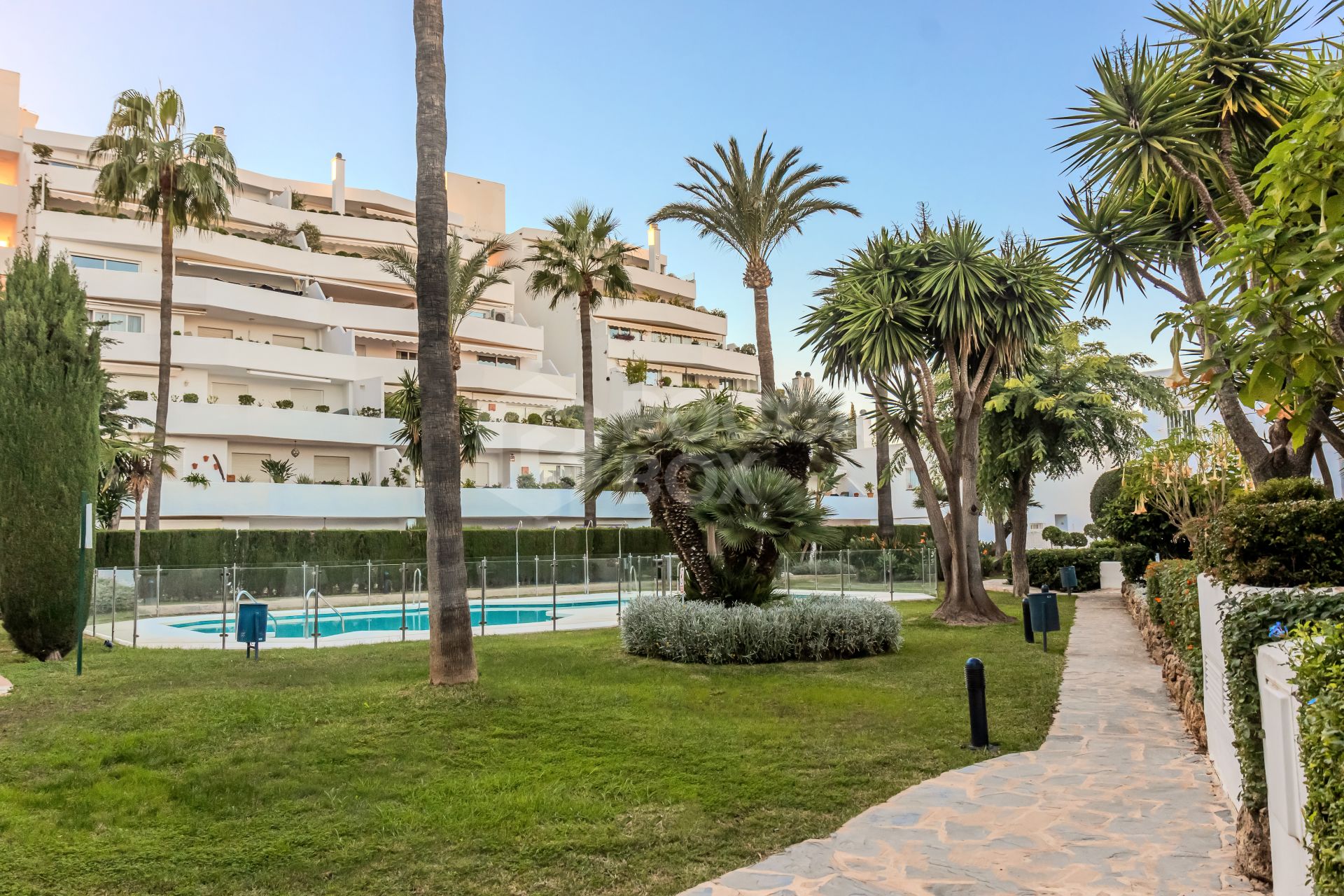 Beautifully reformed two bedroom apartment in the gated community of Jardines de Andalucía, Nueva Andalucia with sea views