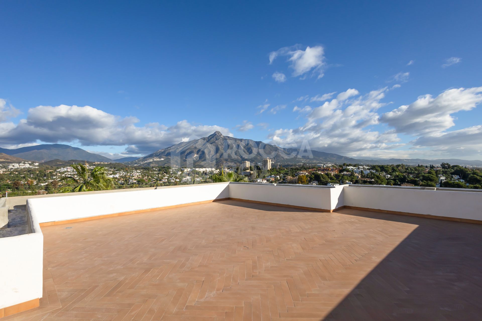 Beautifully reformed two bedroom apartment in the gated community of Jardines de Andalucía, Nueva Andalucia with sea views