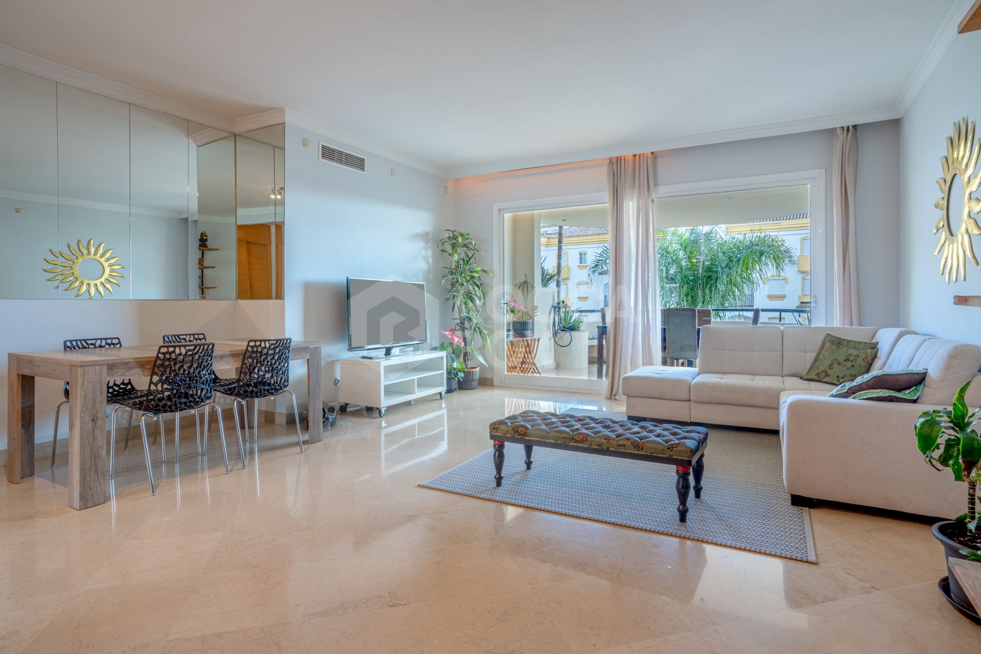 Wonderful two-bedroom apartment located in Gran Ducado, a gated community on Marbella´s Golden Mile