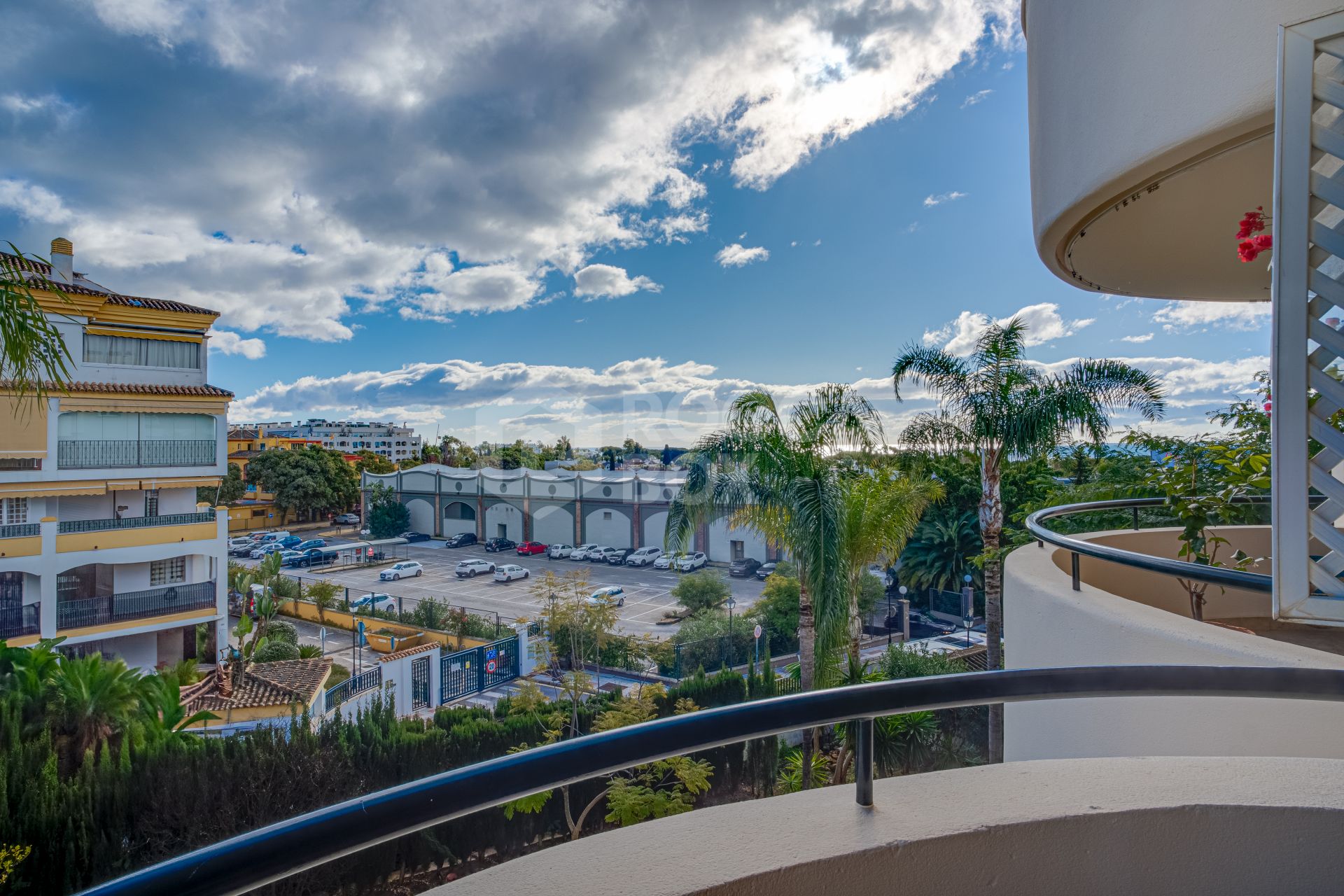 Wonderful two-bedroom apartment located in Gran Ducado, a gated community on Marbella´s Golden Mile