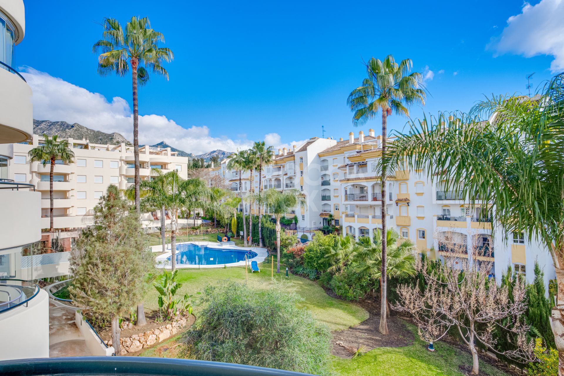 Wonderful two-bedroom apartment located in Gran Ducado, a gated community on Marbella´s Golden Mile