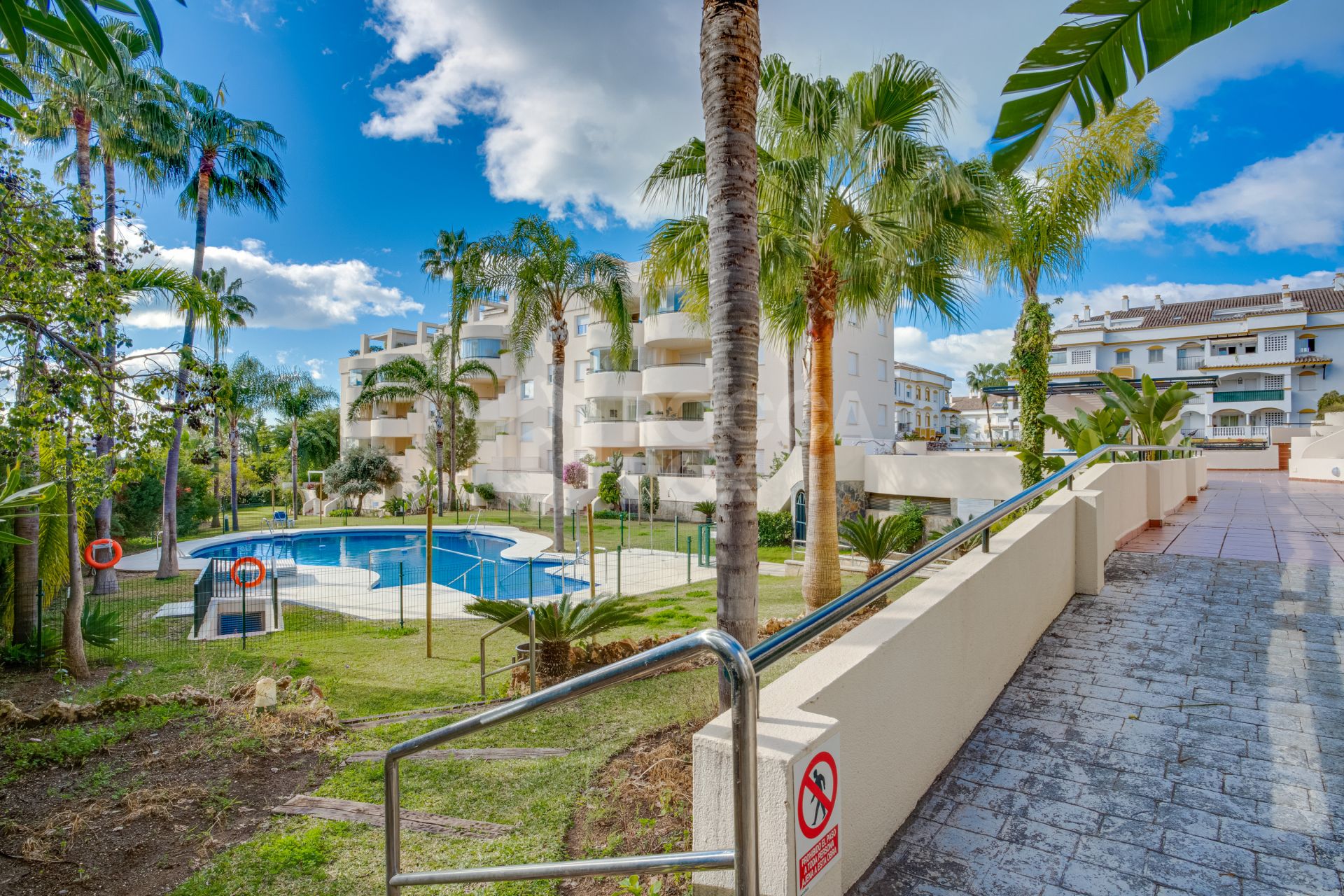 Wonderful two-bedroom apartment located in Gran Ducado, a gated community on Marbella´s Golden Mile