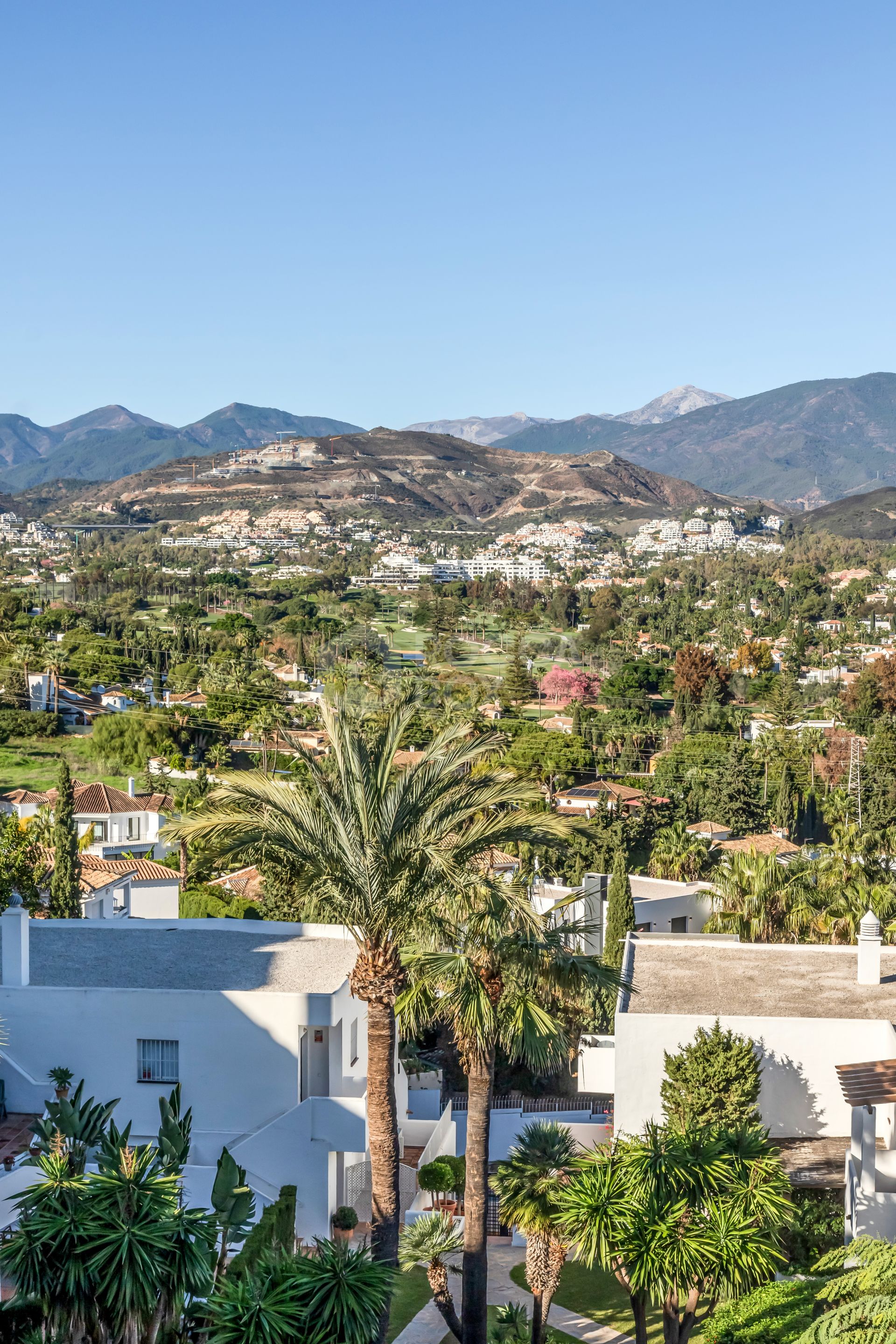 Incredible, beautifully renovated two bedroom penthouse in the gated community of Jardines de Andalucía, Nueva Andalucia