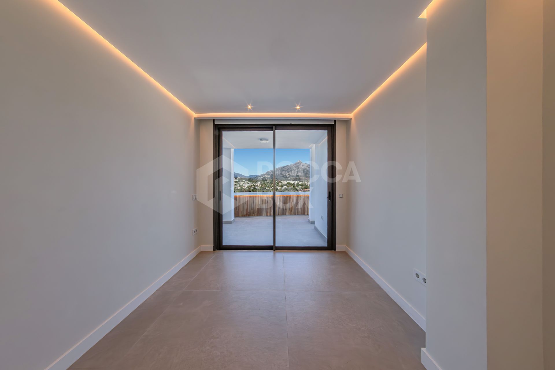 Incredible, beautifully renovated two bedroom penthouse in the gated community of Jardines de Andalucía, Nueva Andalucia