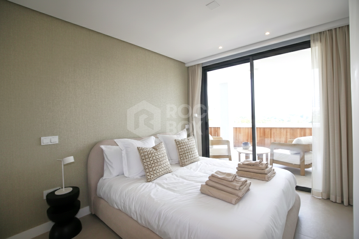 Incredible, beautifully renovated two bedroom penthouse in the gated community of Jardines de Andalucía, Nueva Andalucia