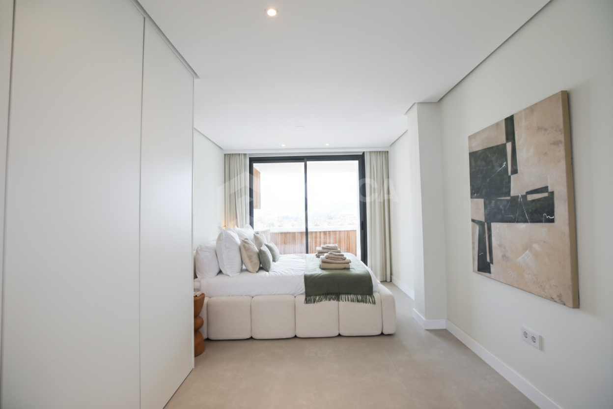 Incredible, beautifully renovated two bedroom penthouse in the gated community of Jardines de Andalucía, Nueva Andalucia