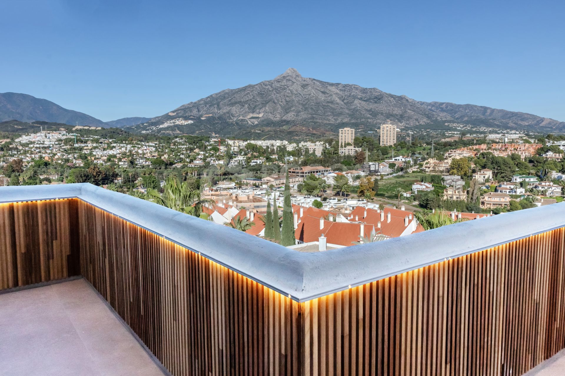 Incredible, beautifully renovated two bedroom penthouse in the gated community of Jardines de Andalucía, Nueva Andalucia