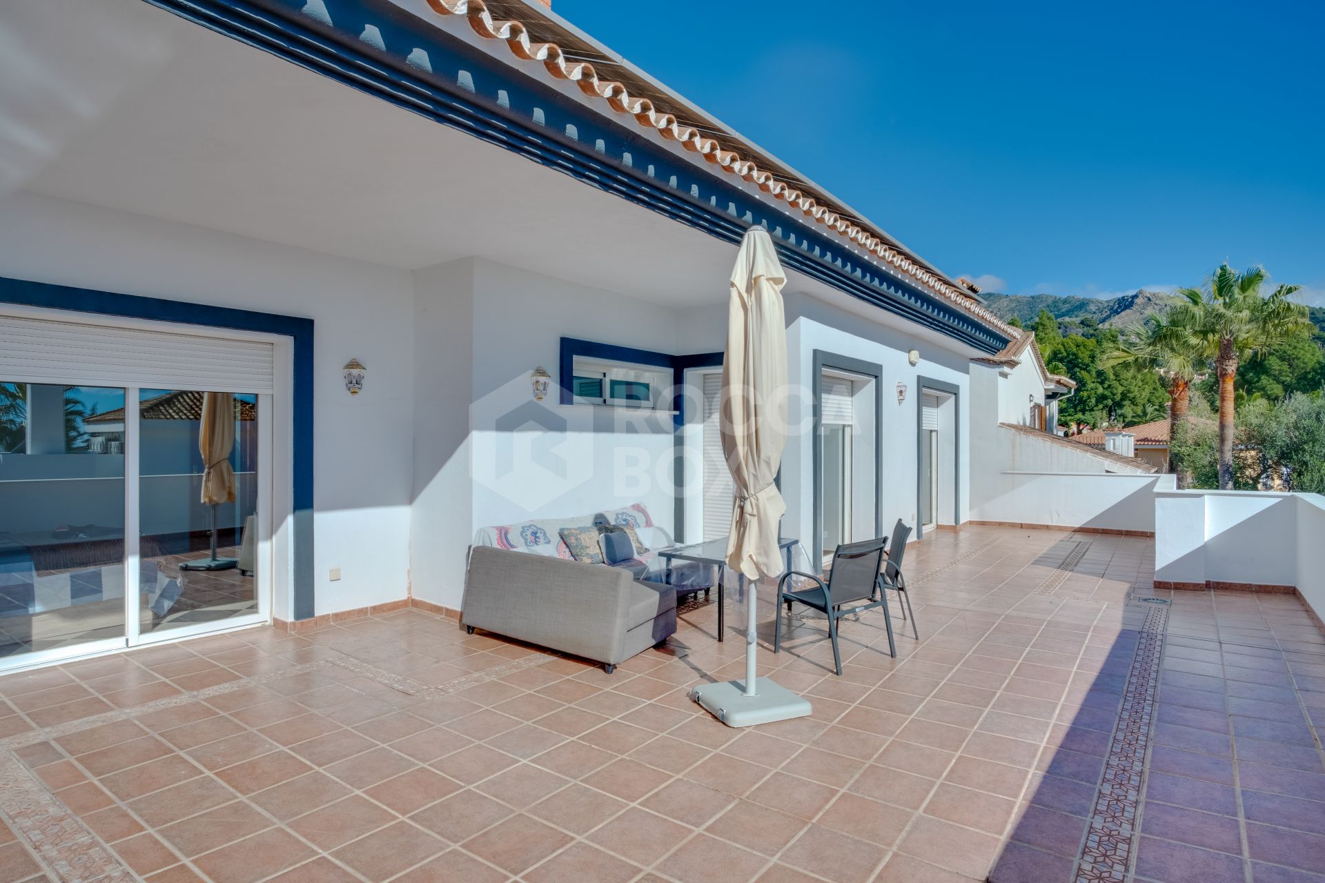 Spacious five-Bedroom Villa in Xarblanca, Marbella with sea views