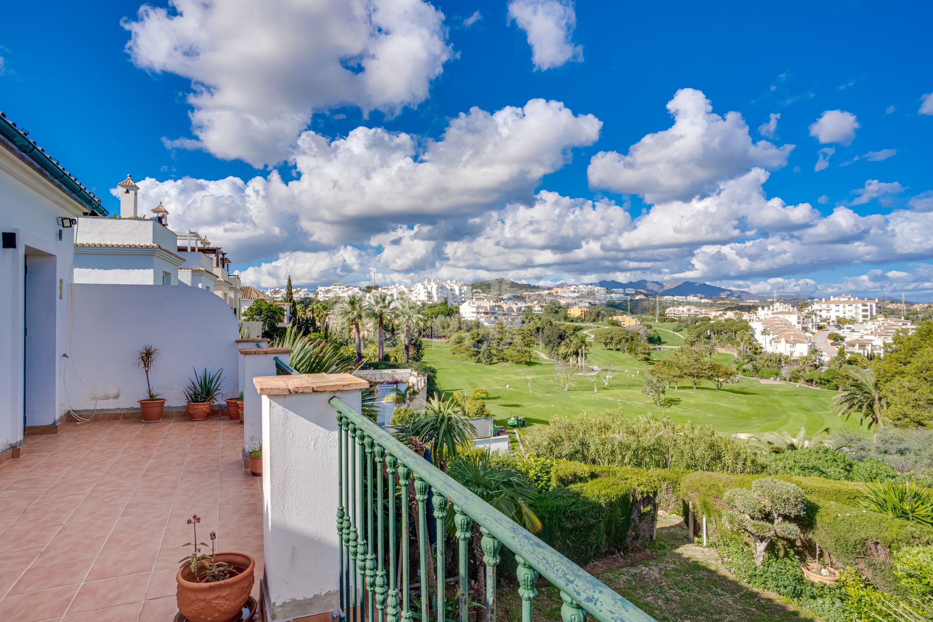 Lovely three-bedroom townhouse in a gated community of Riviera Del Sol