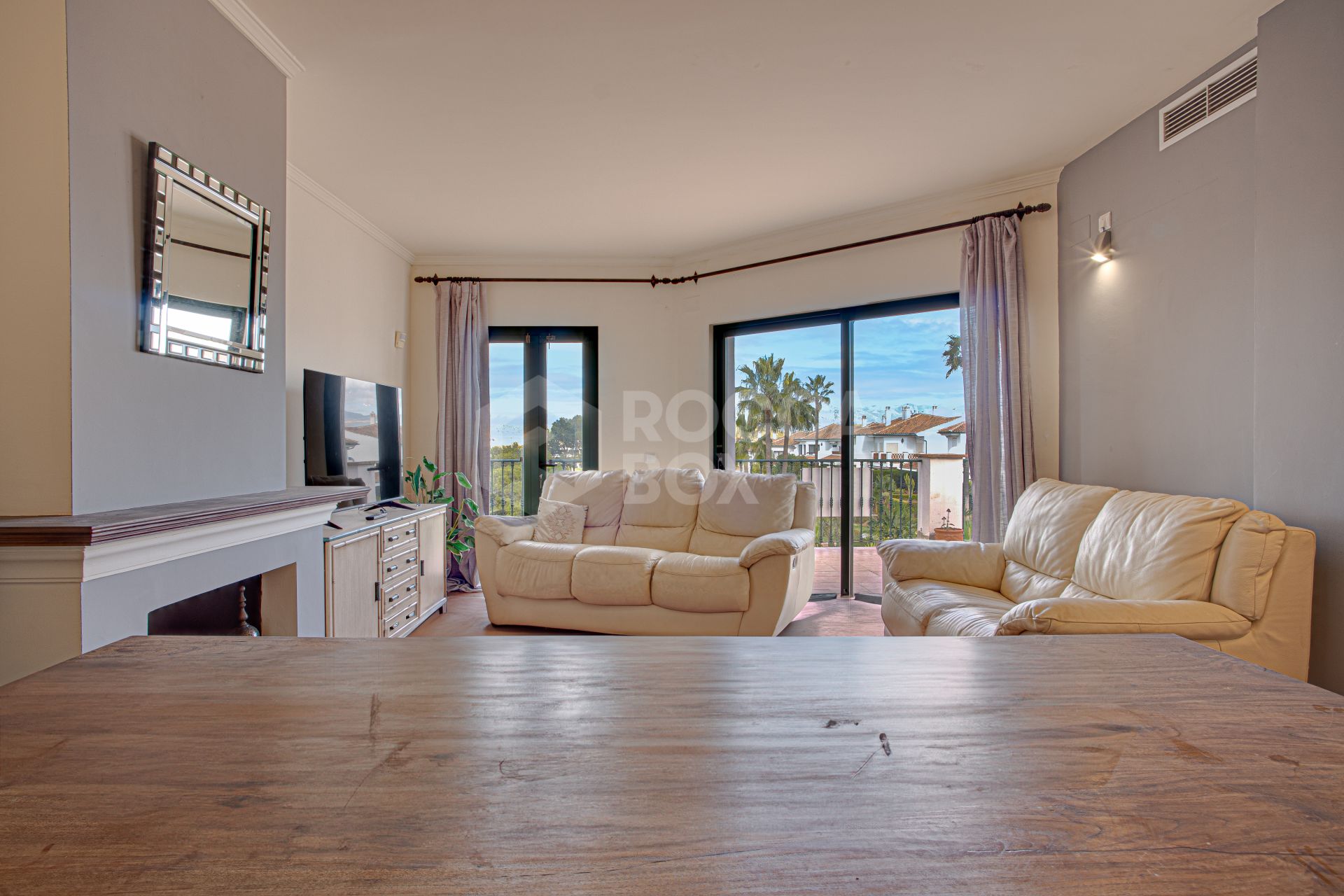 Lovely three-bedroom townhouse in a gated community of Riviera Del Sol