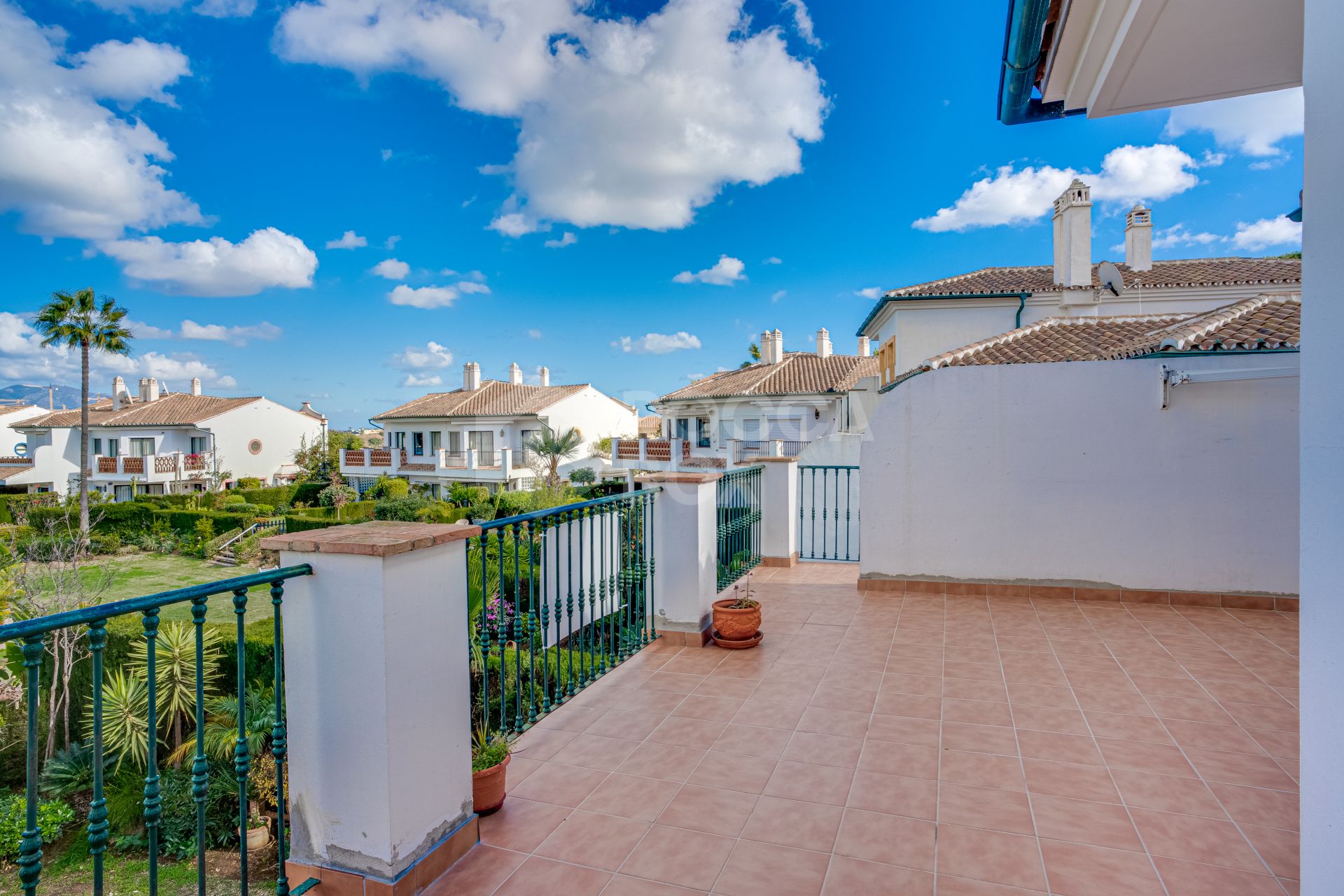 Lovely three-bedroom townhouse in a gated community of Riviera Del Sol