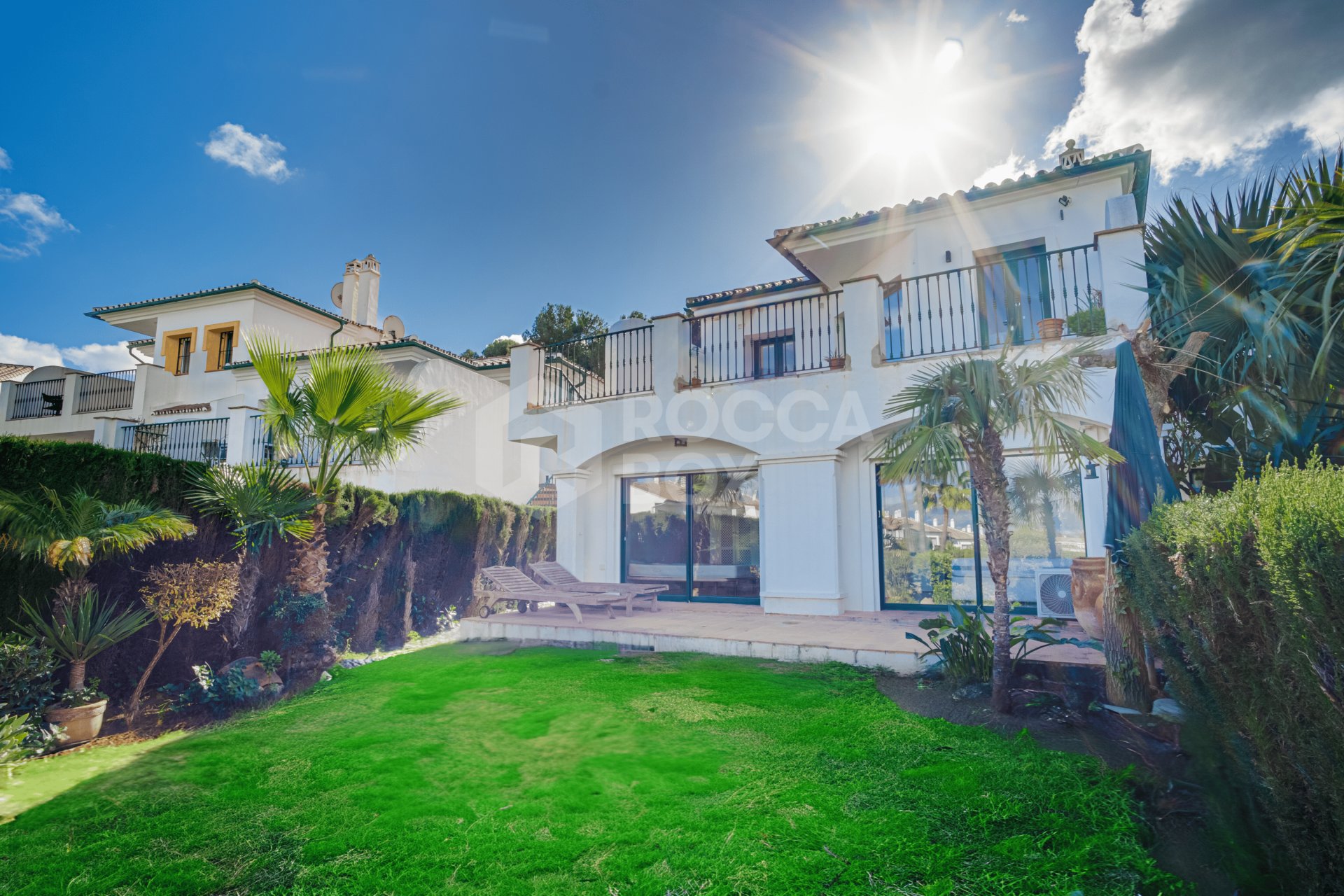 Lovely three-bedroom townhouse in a gated community of Riviera Del Sol