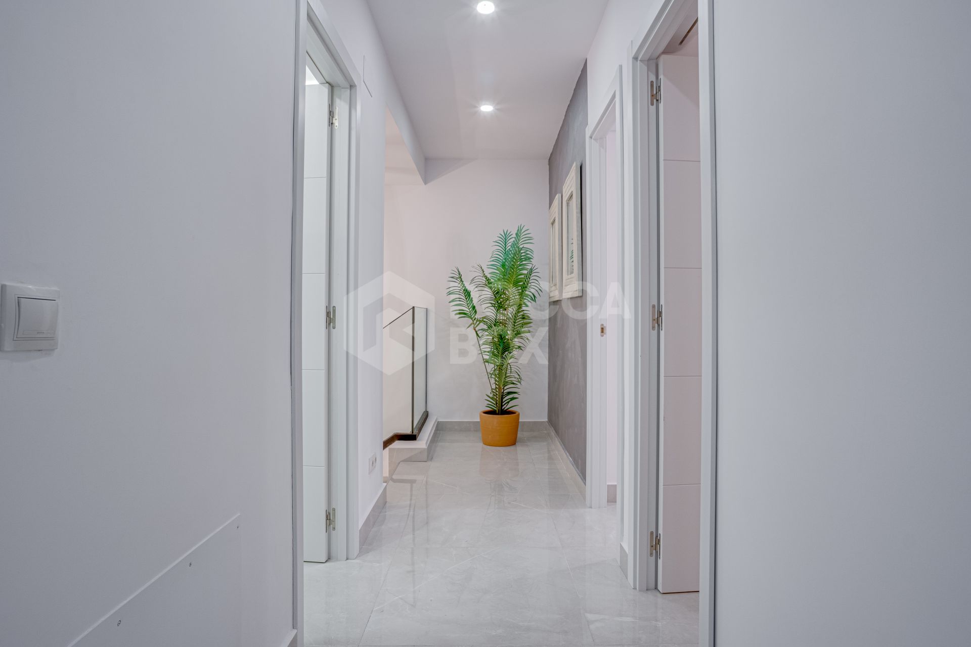 Beautifully renovated three-bedroom ground floor duplex apartment in Nueva Andalucia