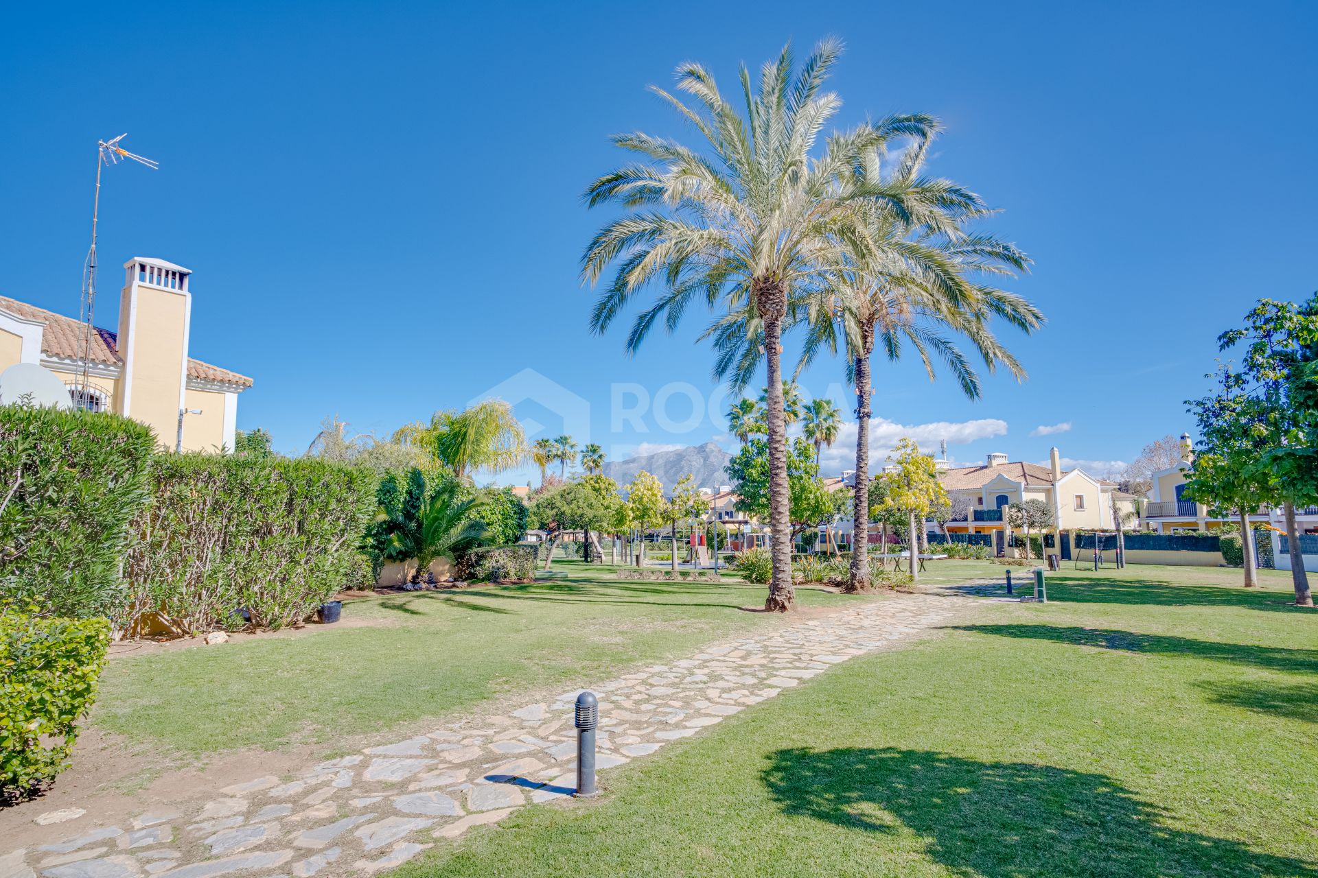 Fantastic four-bedroom townhouse in a gated community of Guadalmina Alta