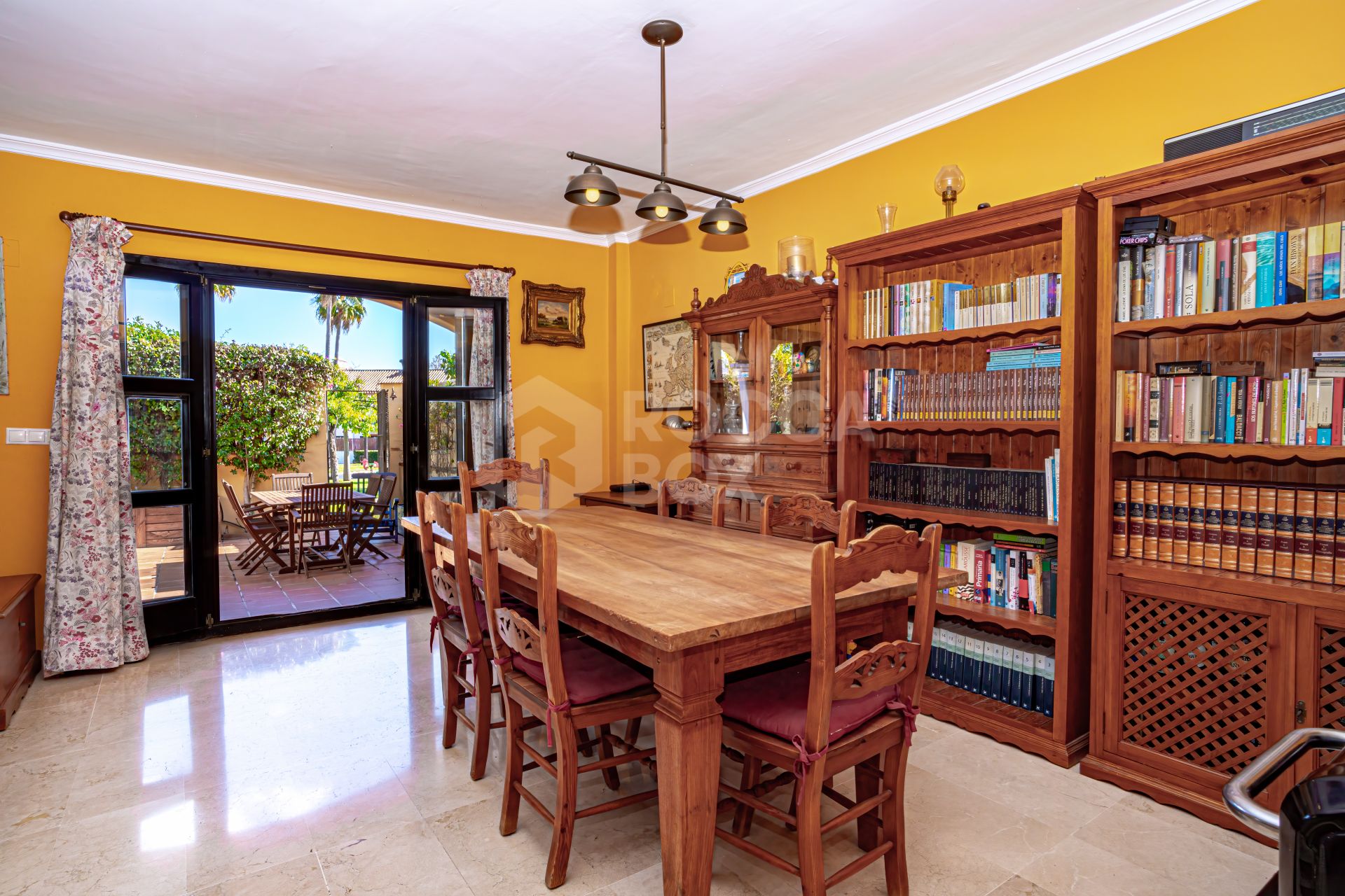 Fantastic four-bedroom townhouse in a gated community of Guadalmina Alta