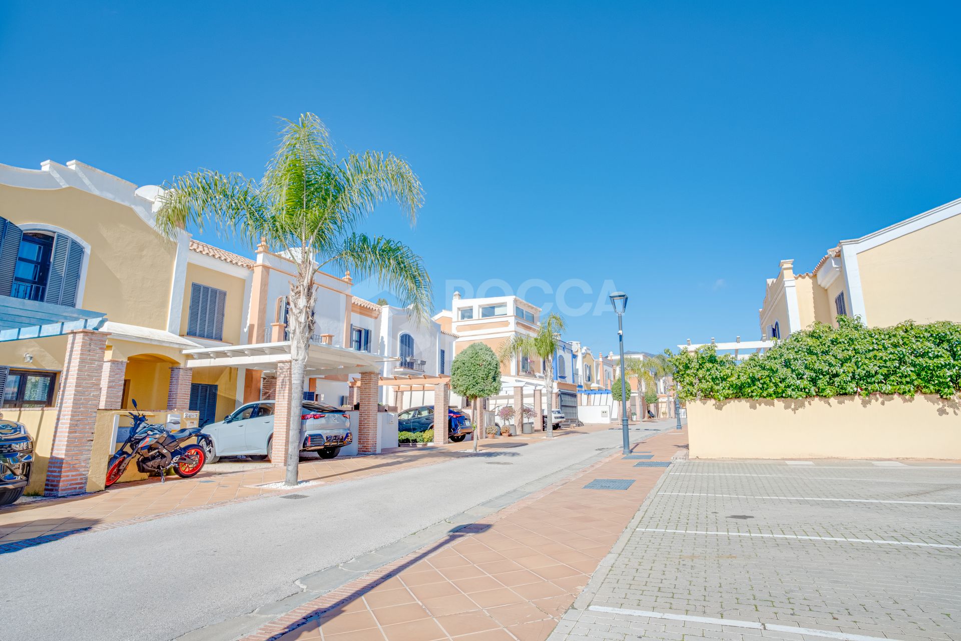 Fantastic four-bedroom townhouse in a gated community of Guadalmina Alta