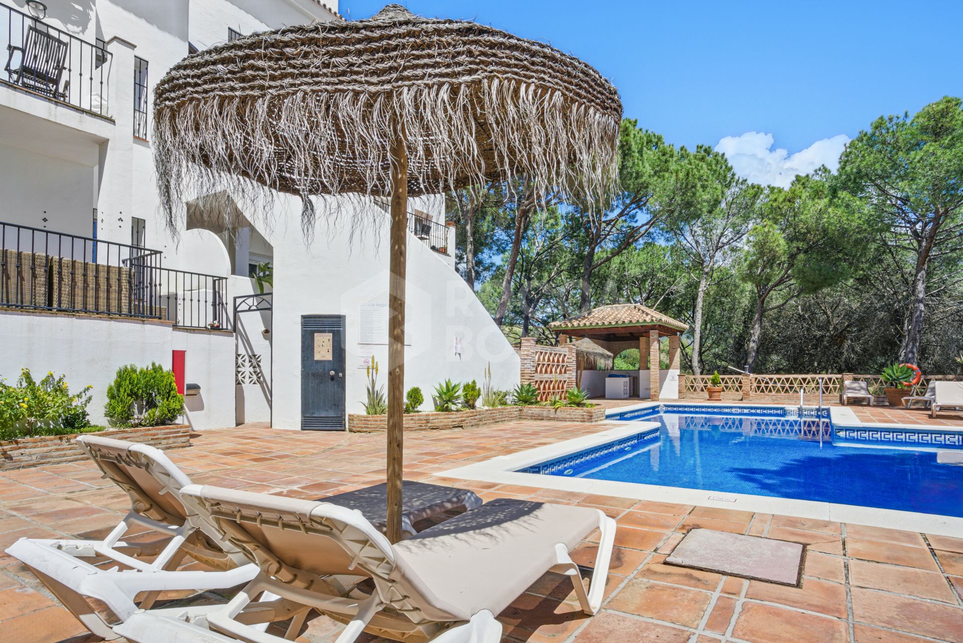 Spacious four-bedroom, duplex penthouse in the Los Pinos de Aloha complex, Nueva Andalucía, Marbella