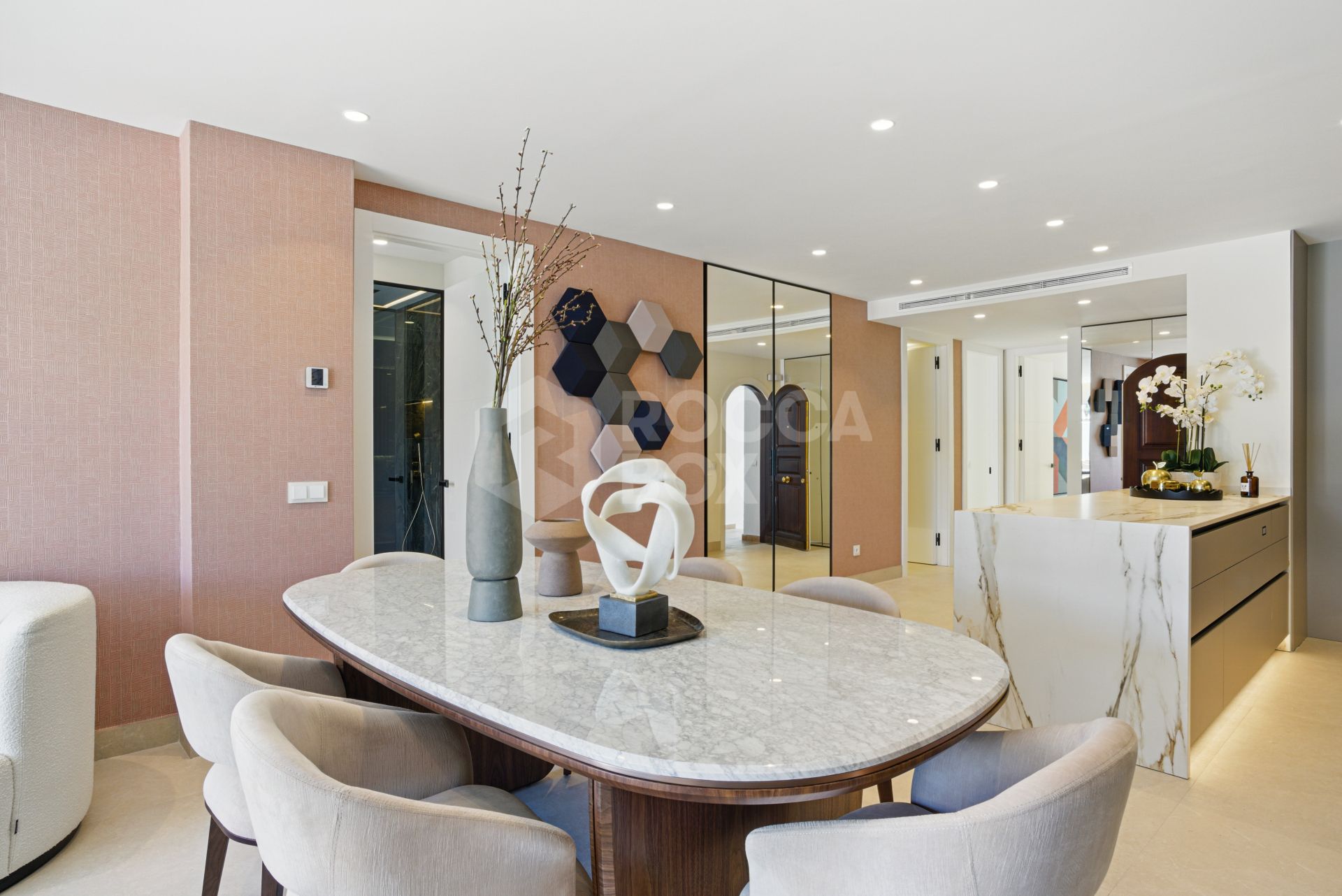 Luxury three bedroom, south west facing, first floor apartment in one of the most exclusive frontline beach communities Palm Beach, Los Monteros