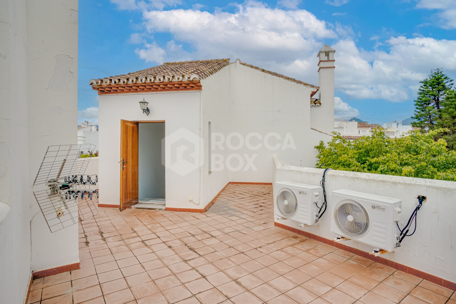 Wonderful three bedroom townhouse with sea views, located in Bel Air, Estepona