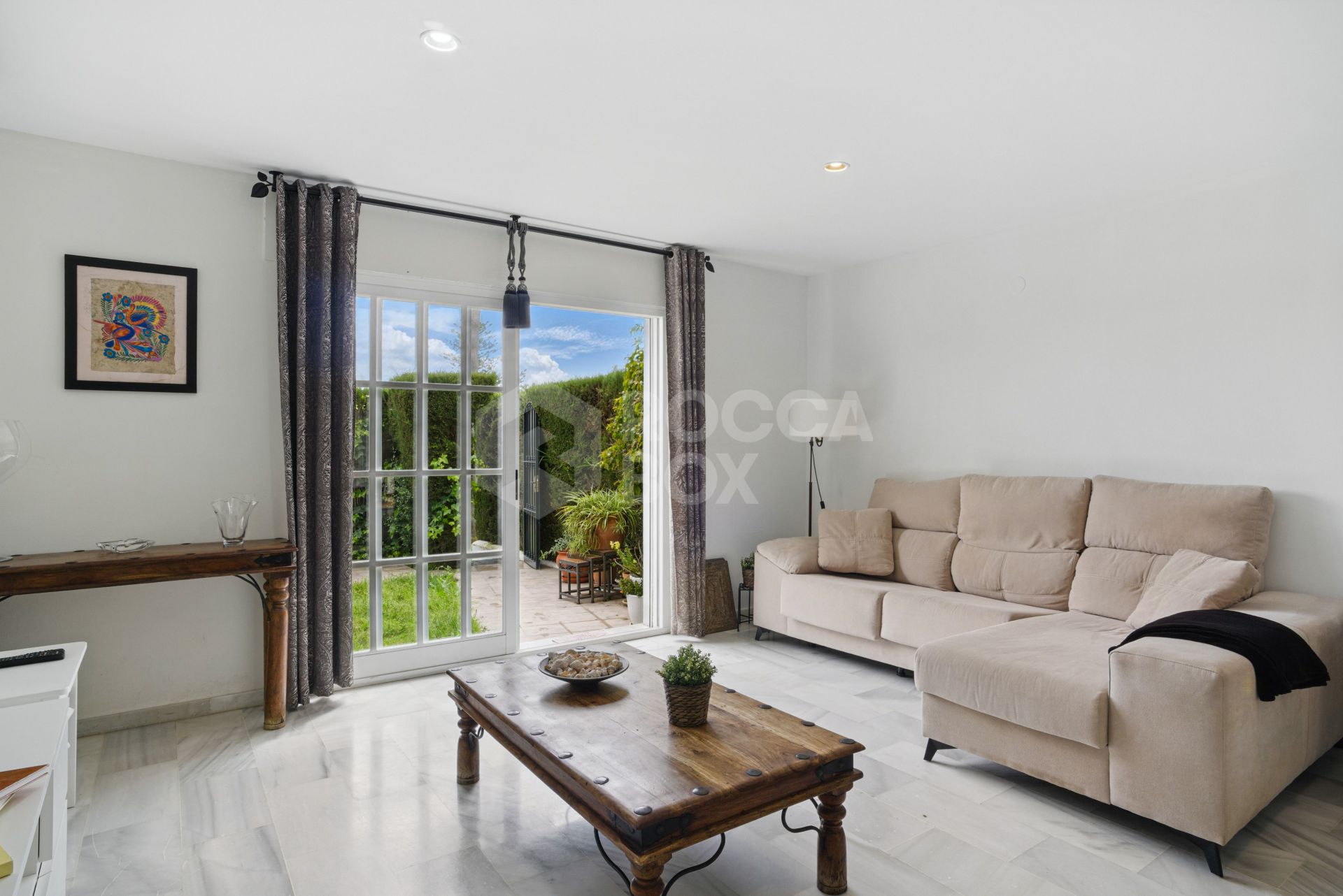 Wonderful three bedroom townhouse with sea views, located in Bel Air, Estepona