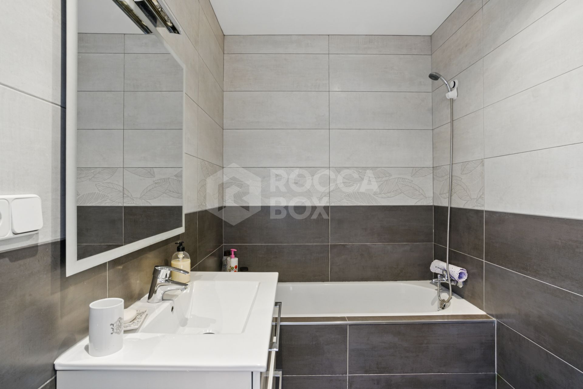 Wonderful three bedroom townhouse with sea views, located in Bel Air, Estepona