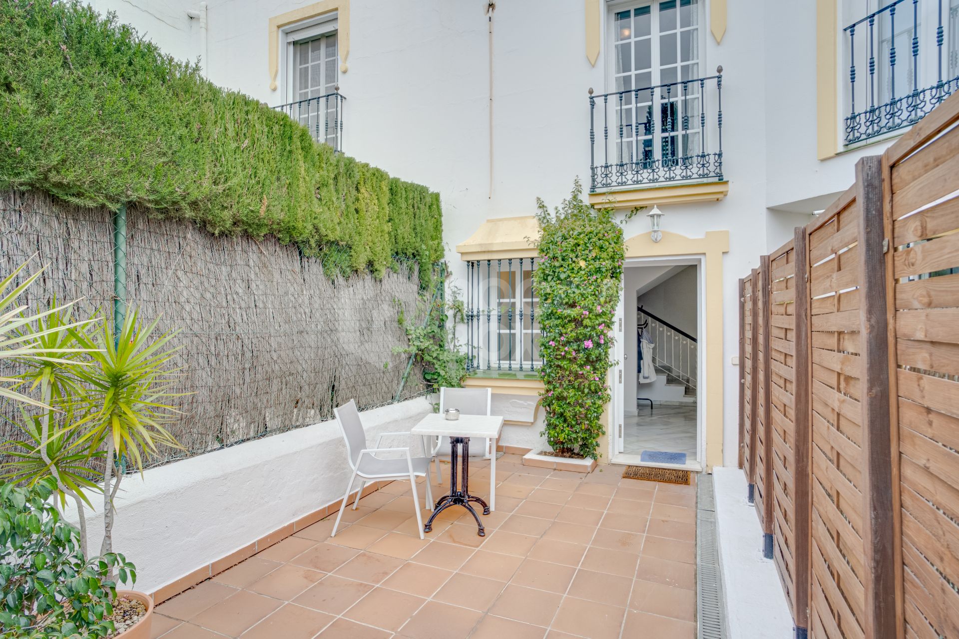 Wonderful three bedroom townhouse with sea views, located in Bel Air, Estepona