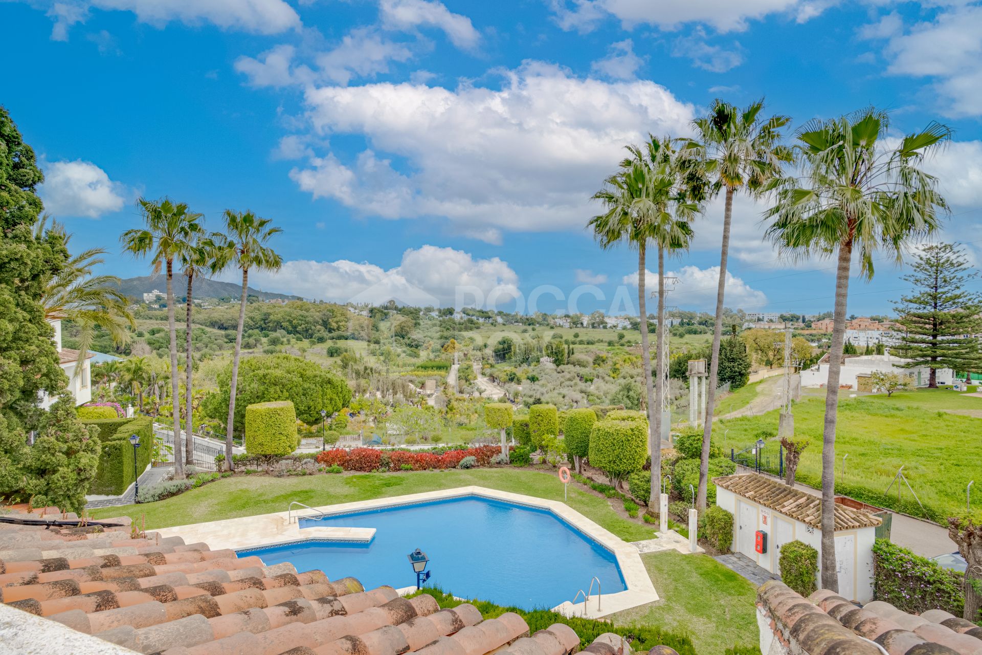 Wonderful three bedroom townhouse with sea views, located in Bel Air, Estepona