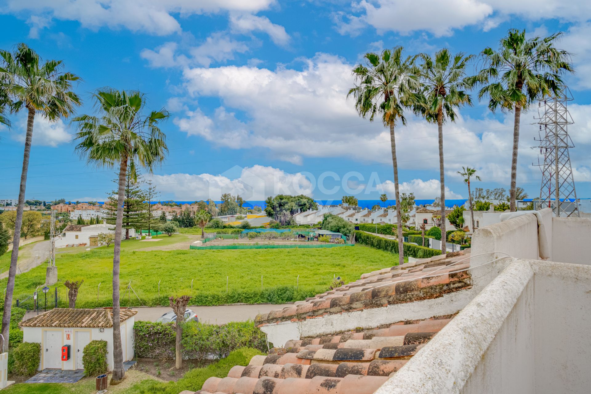 Wonderful three bedroom townhouse with sea views, located in Bel Air, Estepona