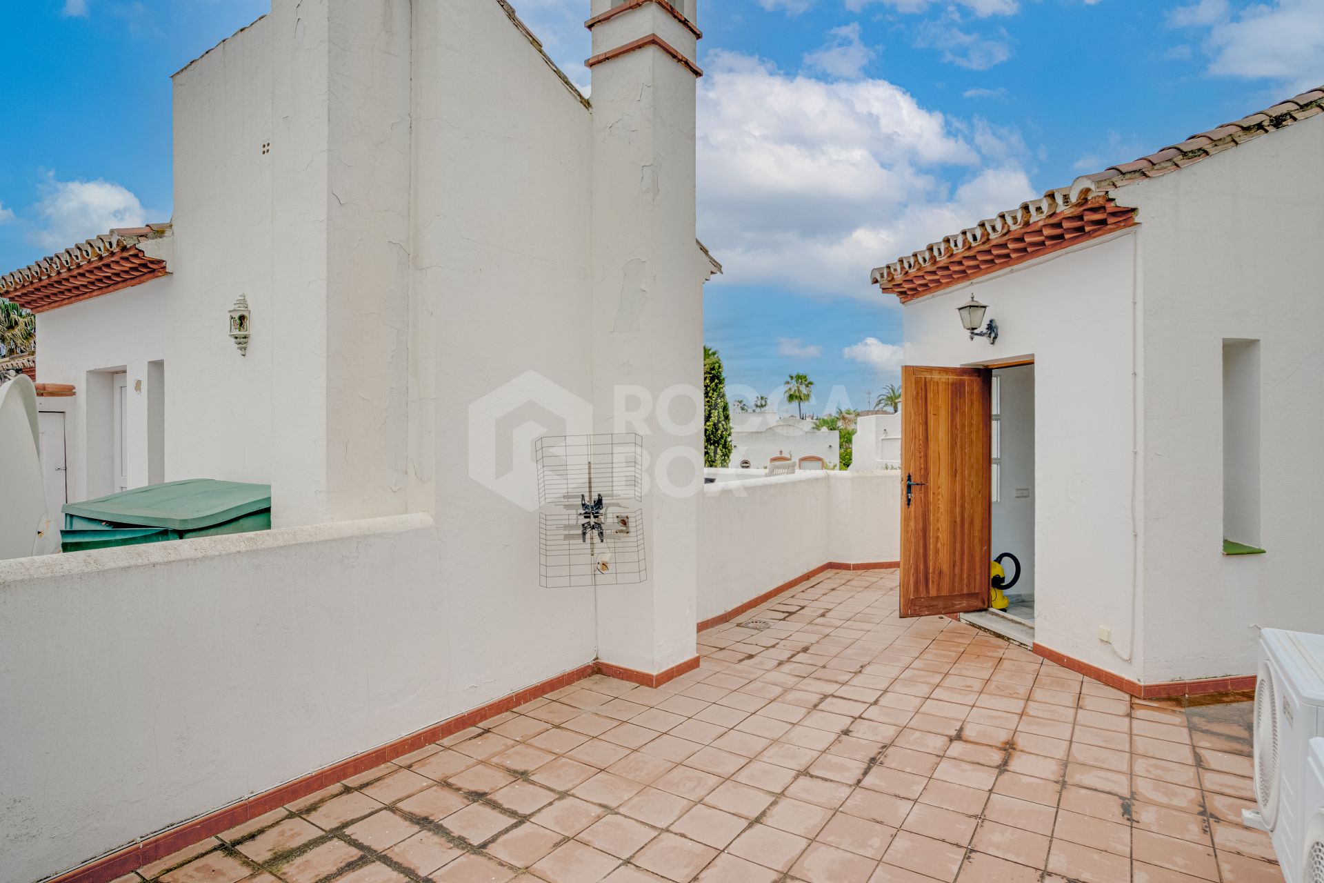 Wonderful three bedroom townhouse with sea views, located in Bel Air, Estepona