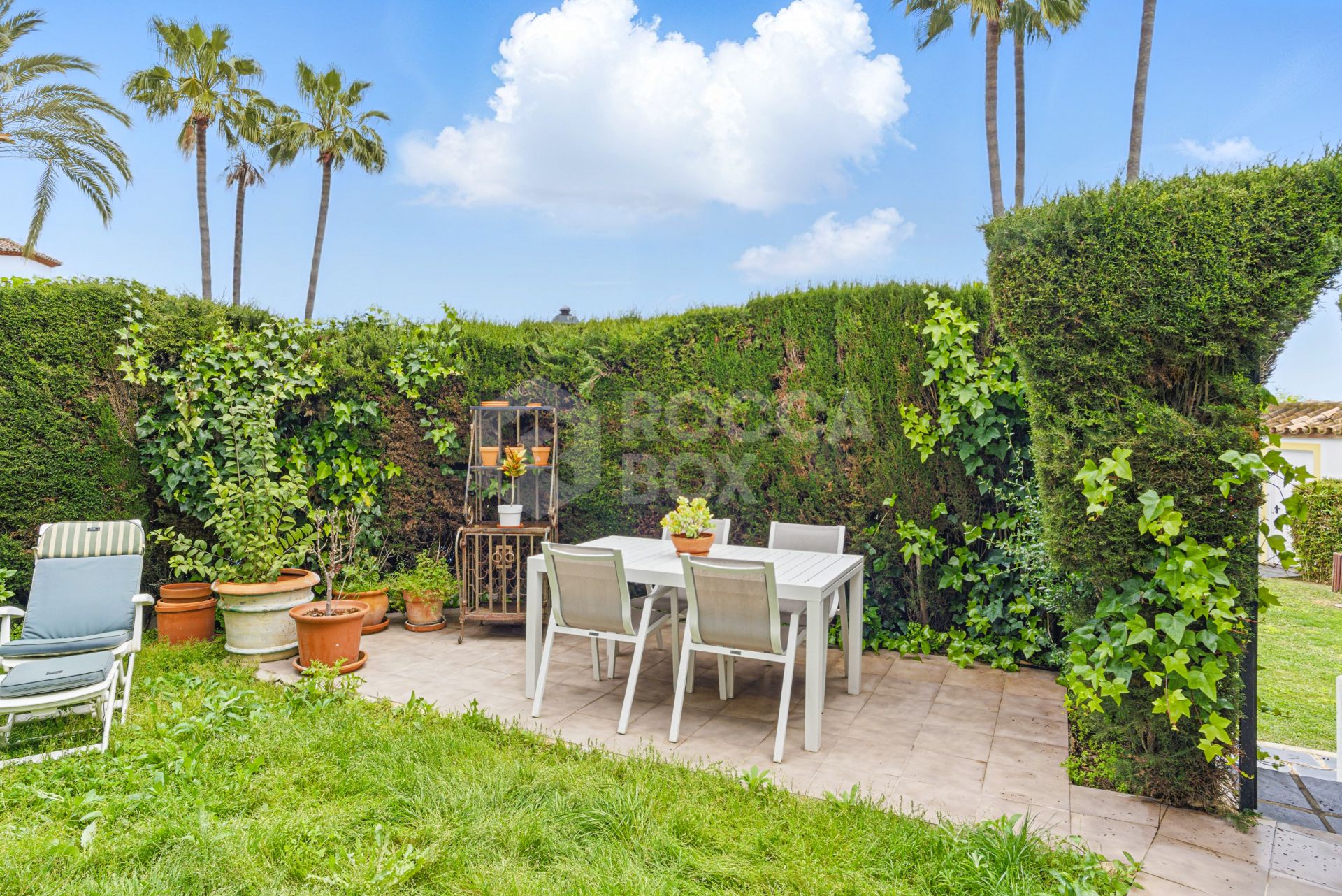 Wonderful three bedroom townhouse with sea views, located in Bel Air, Estepona