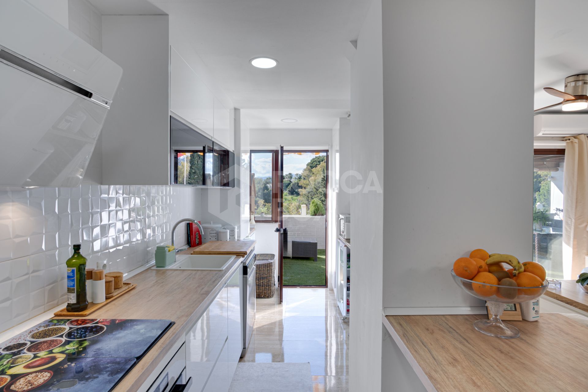 Beautiful apartment in the gated and well-established community Coto Real, Marbella