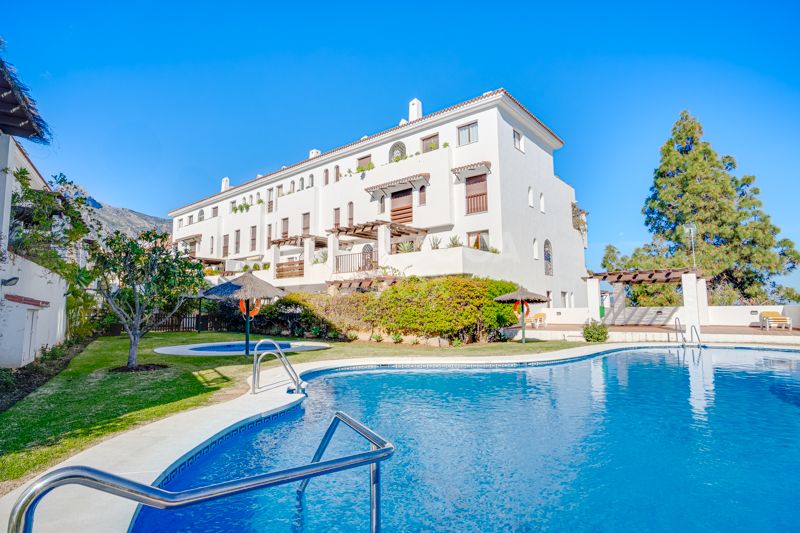 Beautiful apartment in the gated and well-established community Coto Real, Marbella