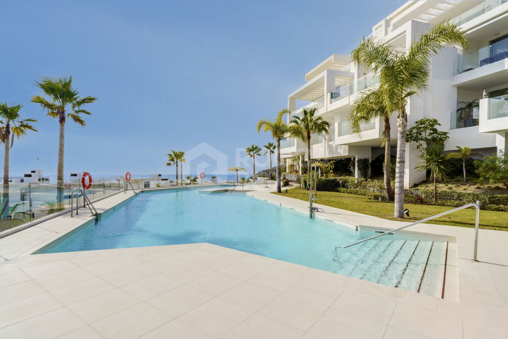 Beautiful two bedroom, south east facing apartment located in the exclusive Urbanisation Palo Alto