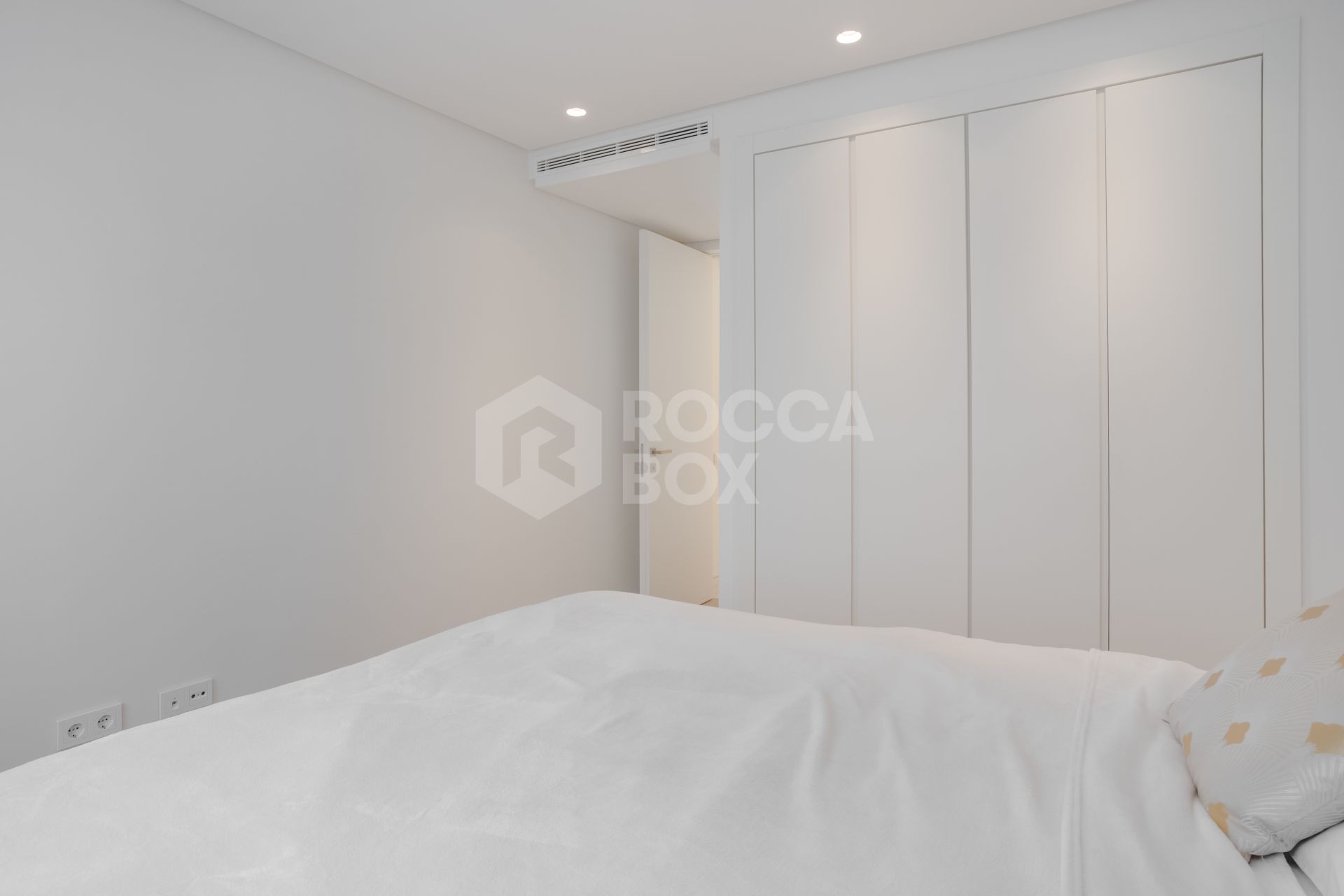 Beautiful two bedroom, south east facing apartment located in the exclusive Urbanisation Palo Alto