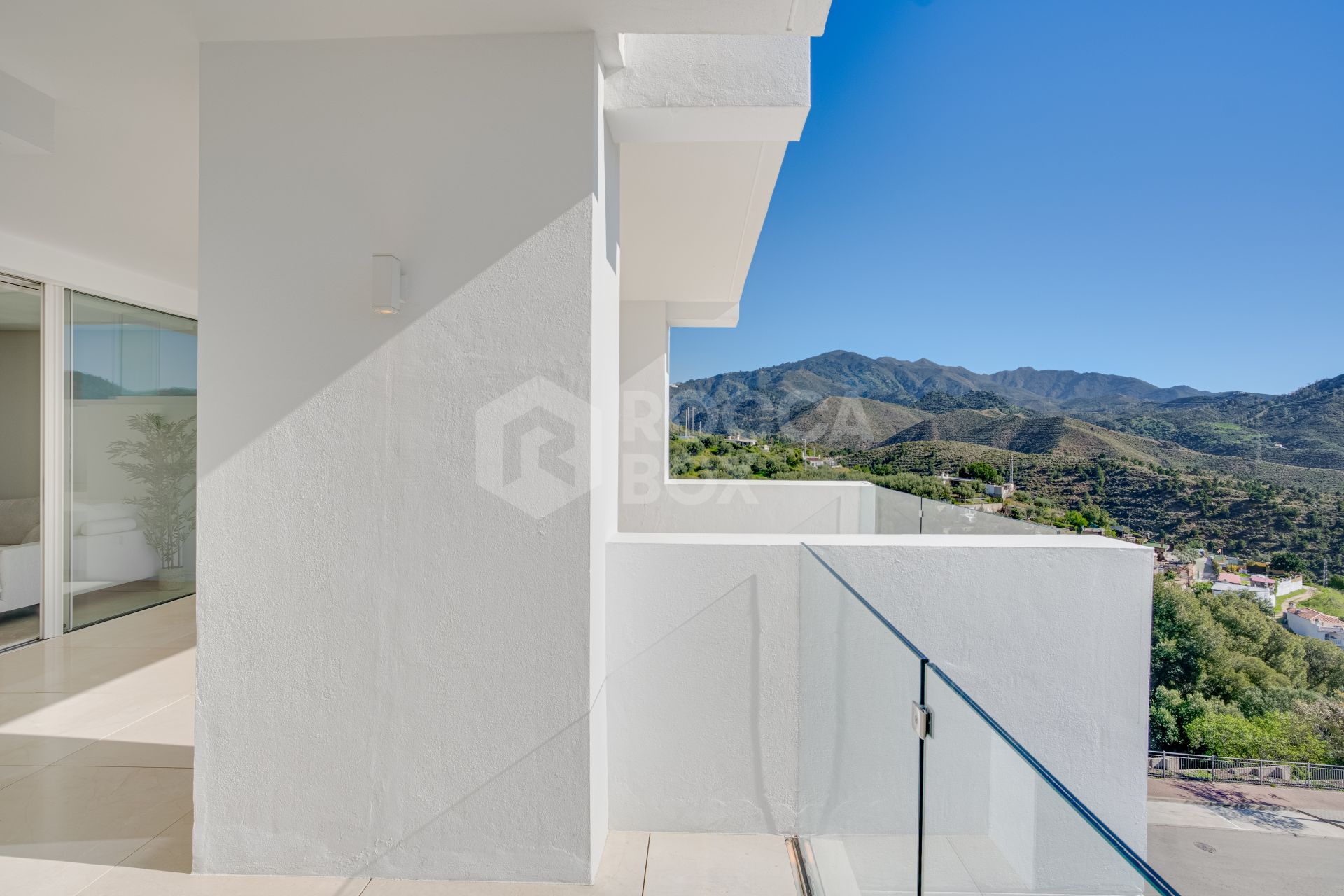 Beautiful two bedroom, south east facing apartment located in the exclusive Urbanisation Palo Alto