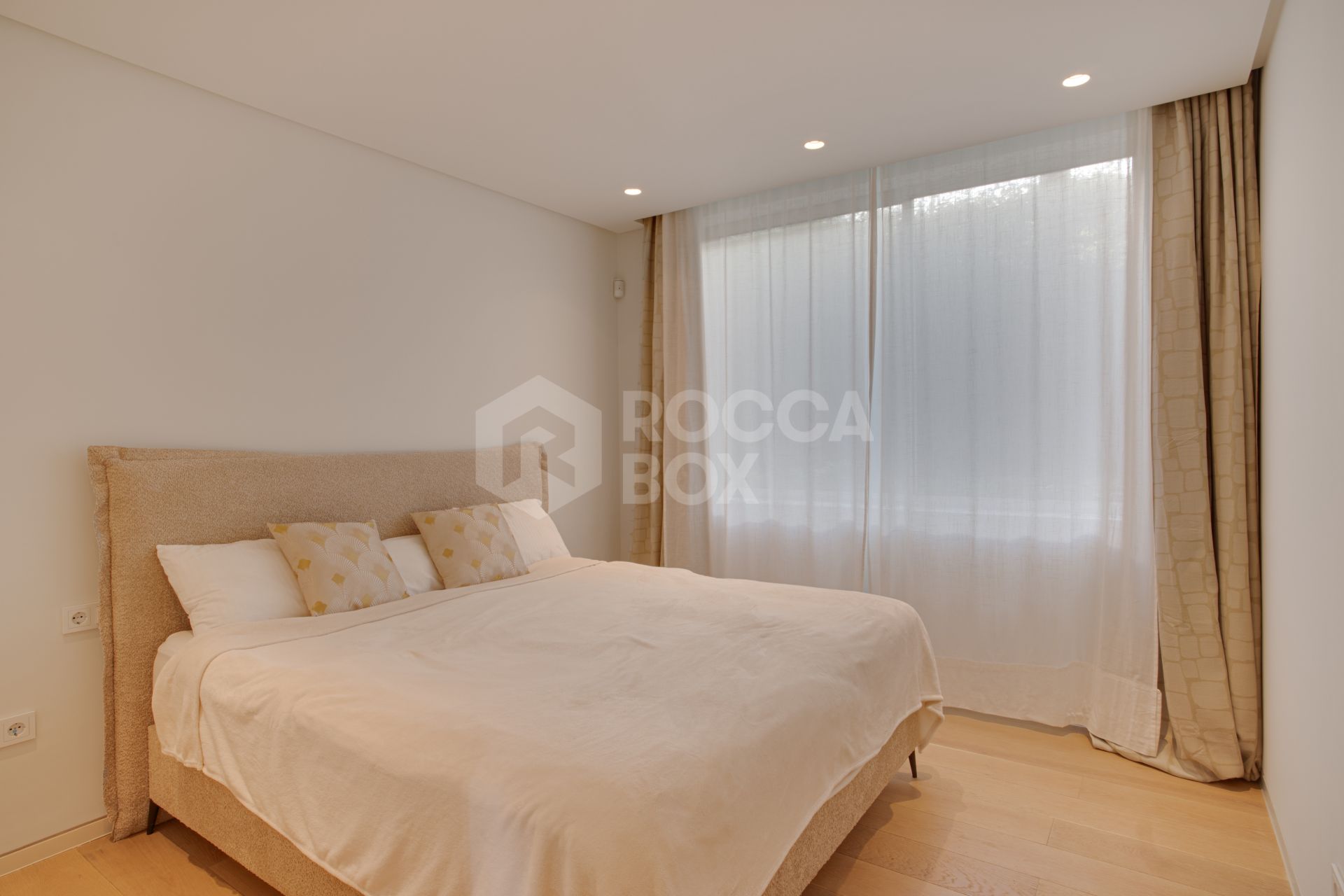 Beautiful two bedroom, south east facing apartment located in the exclusive Urbanisation Palo Alto