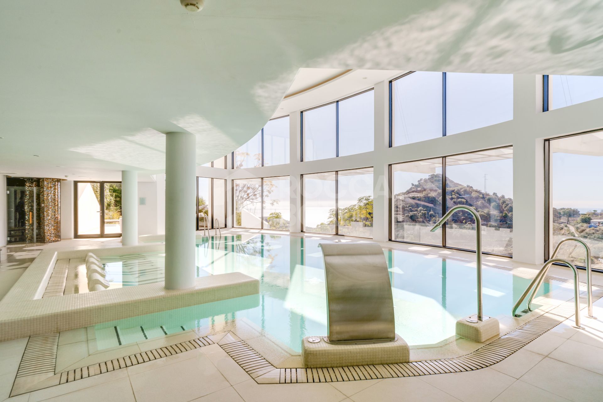 Beautiful two bedroom, south east facing apartment located in the exclusive Urbanisation Palo Alto