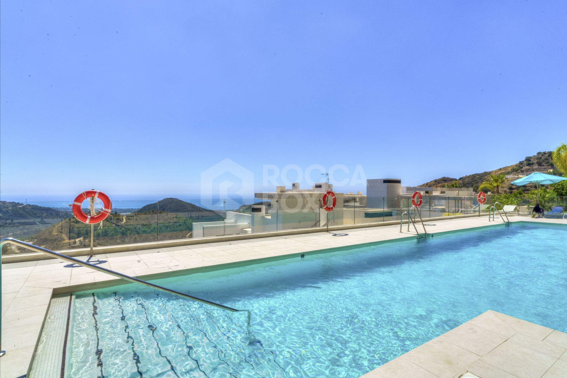 Beautiful two bedroom, south east facing apartment located in the exclusive Urbanisation Palo Alto