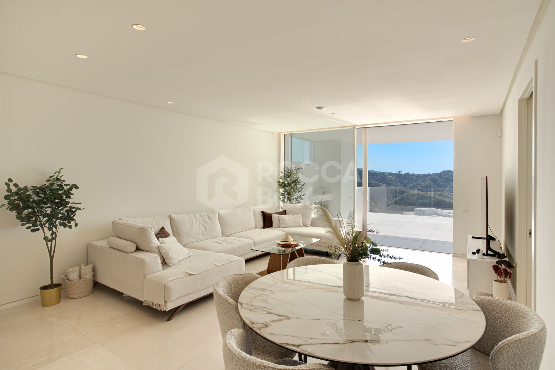 Beautiful two bedroom, south east facing apartment located in the exclusive Urbanisation Palo Alto