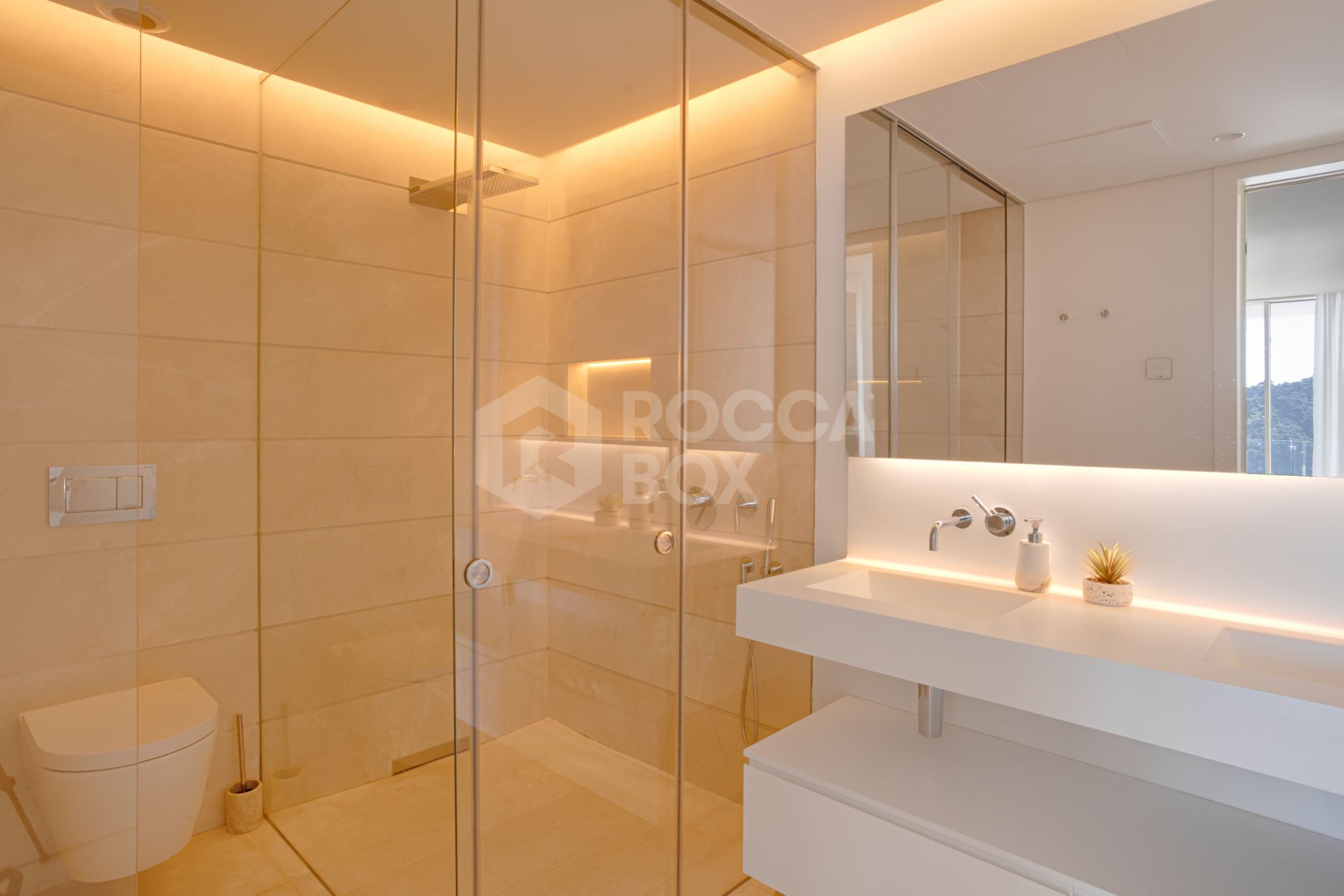 Beautiful two bedroom, south east facing apartment located in the exclusive Urbanisation Palo Alto