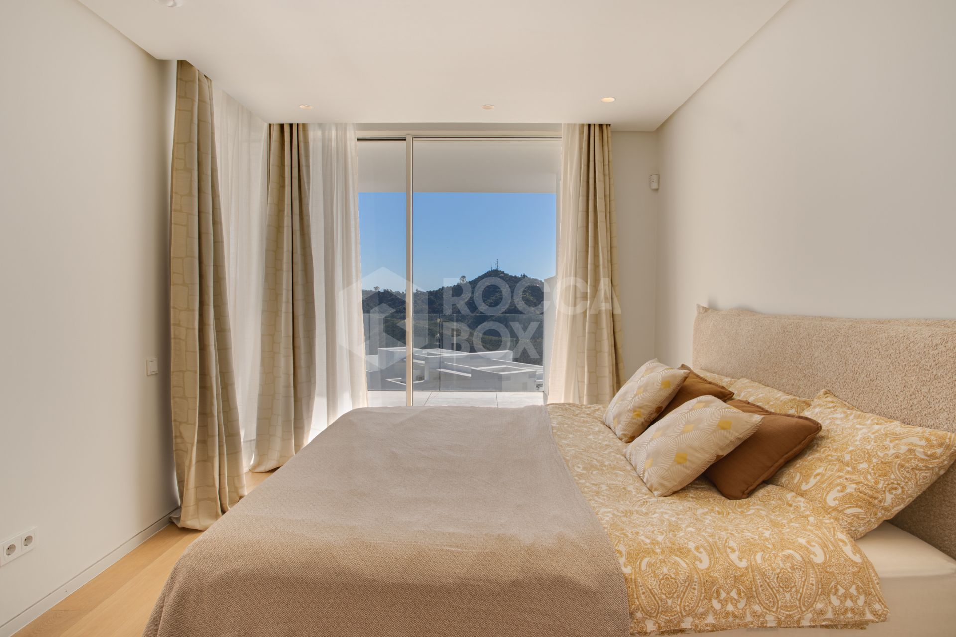Beautiful two bedroom, south east facing apartment located in the exclusive Urbanisation Palo Alto