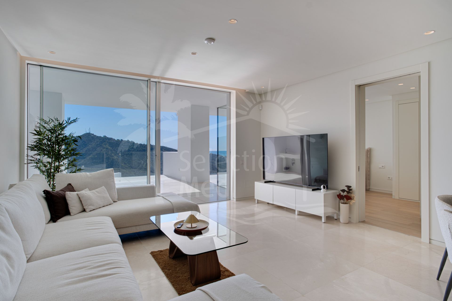 Beautiful two bedroom, south east facing apartment located in the exclusive Urbanisation Palo Alto