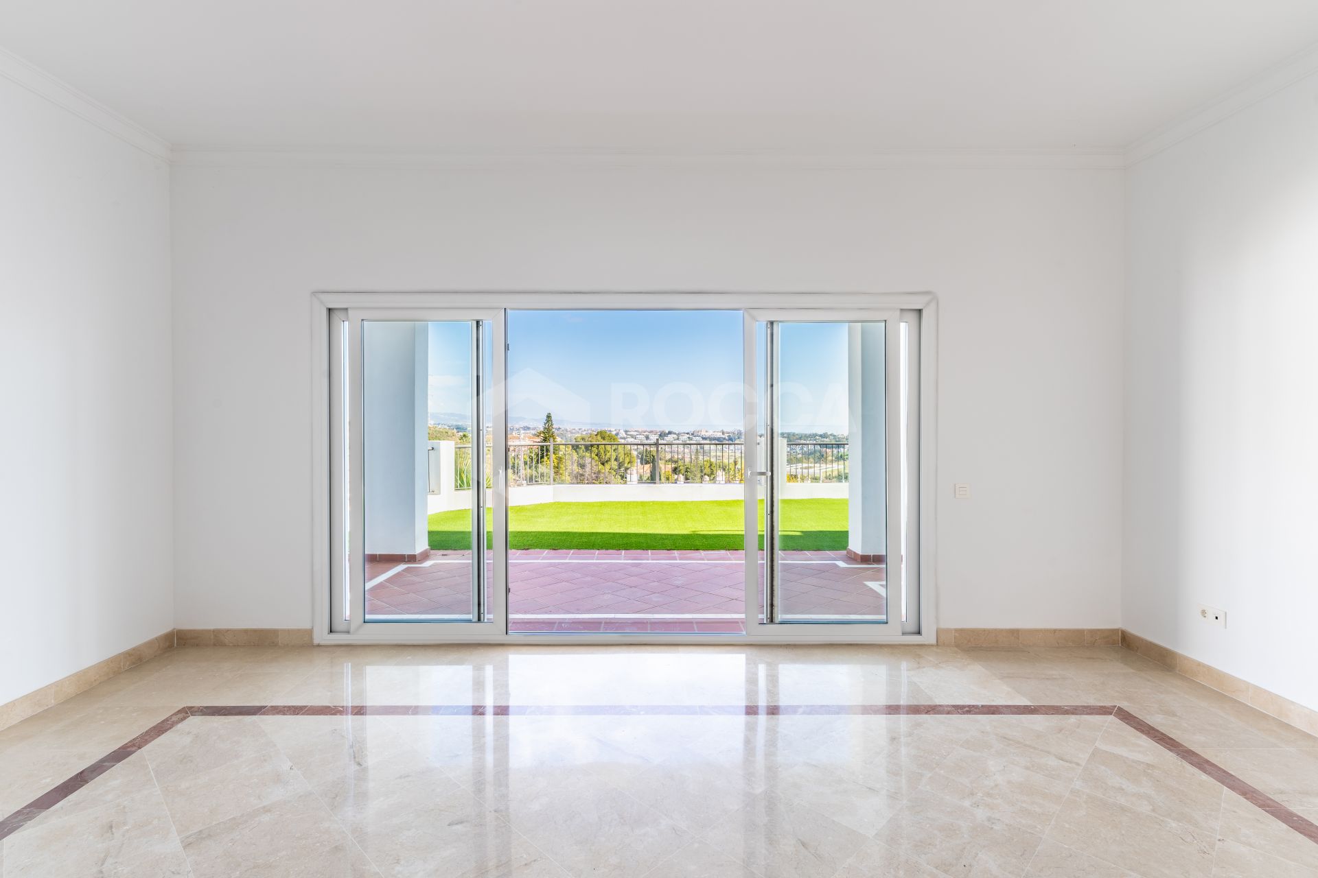 Beautiful south facing ground floor apartment located in Paraiso Pueblo, Benahavis with sea views