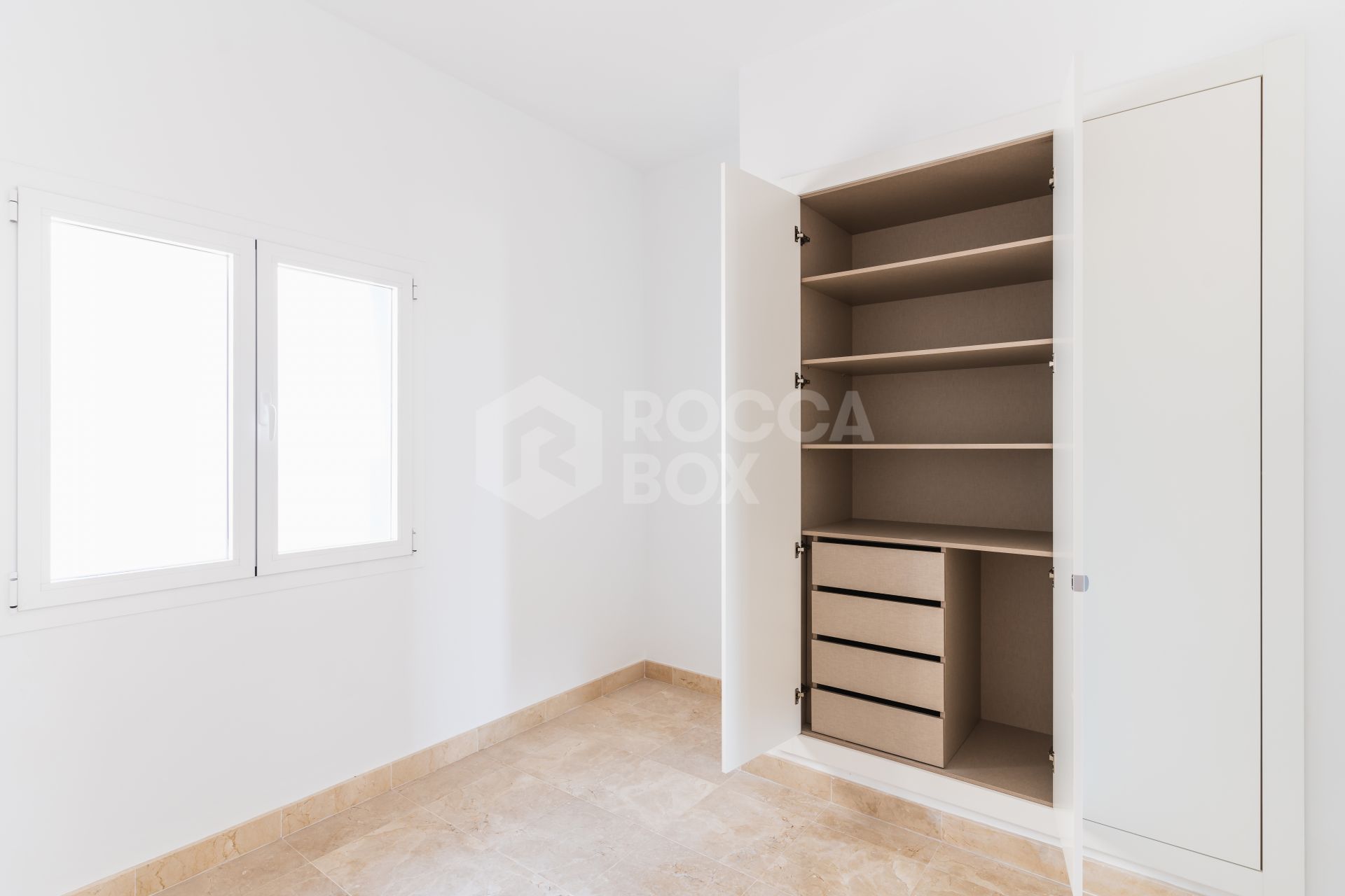 Beautiful south facing ground floor apartment located in Paraiso Pueblo, Benahavis with sea views