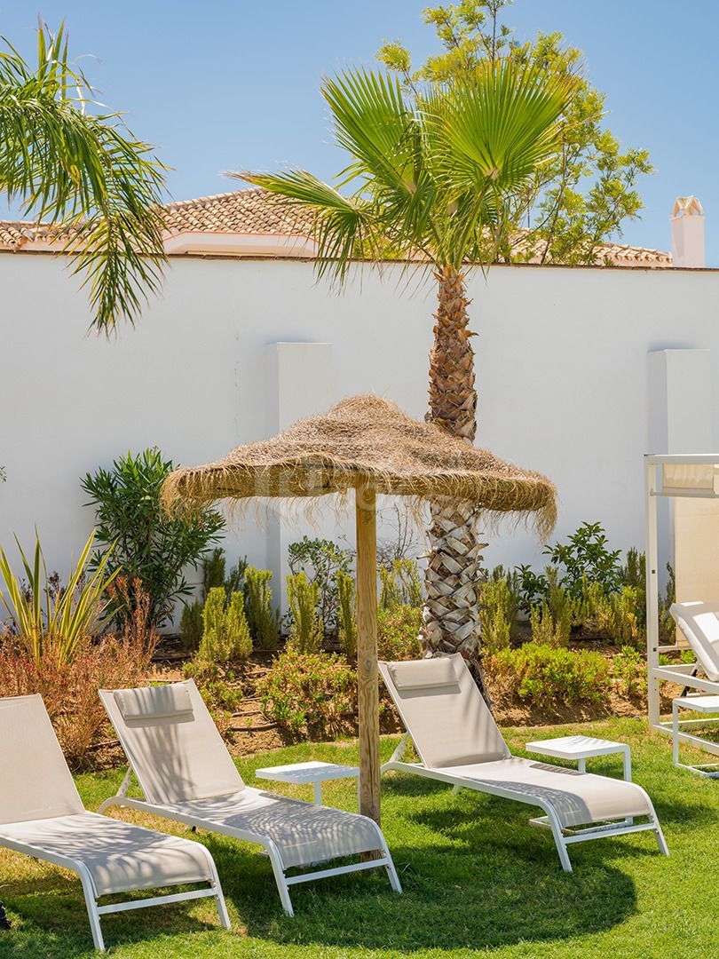 Beautiful south facing ground floor apartment located in Paraiso Pueblo, Benahavis with sea views
