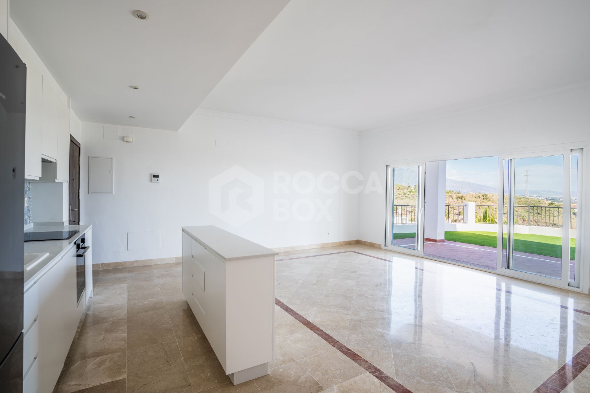 Beautiful south facing ground floor apartment located in Paraiso Pueblo, Benahavis with sea views